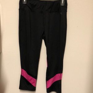 Danskin Now Fitted Leggings Capris